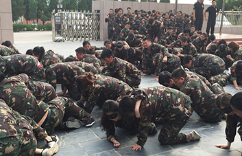 活在當(dāng)下，珍惜當(dāng)下，愛(ài)在當(dāng)下