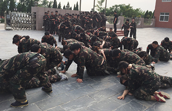 坎坷人生路，找回自己，懂得謙卑，學(xué)會(huì)感恩。