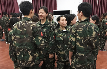 學(xué)會(huì)贊美，收獲一份真心；