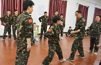 成功路上，要不得一絲松懈；贏跑路上，還需拼命追逐！